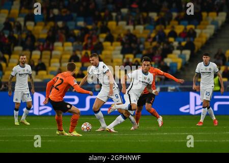 KIEW, UKRAINE - 27. OKTOBER 2020: Das UEFA Champions League Spiel Shakhtar Donetsk gegen Inter Mailand im NSC Olimpiyskyi Stadion in Kiew Stockfoto