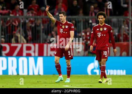 MÜNCHEN, DEUTSCHLAND - 29. SEPTEMBER: Robert Lewandowski vom FC Bayern München feiert nach dem zweiten Tor seiner Mannschaft beim UEFA Champions League Group-Bühnenspiel zwischen Bayern München und Dinamo Kiev am 29. September 2021 in der Allianz Arena in München (Foto von Andrey Lukatsky/Orange Picches) Kredit: Orange Pics BV/Alamy Live News Stockfoto