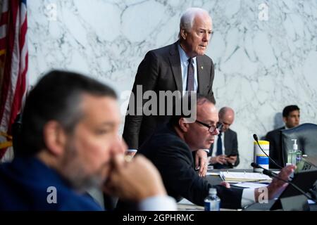 Usa. September 2021. Von links: Senator der Vereinigten Staaten Ted Cruz (Republikaner von Texas), US-Senator John Cornyn (Republikaner von Texas), Und US-Senator Mike Lee (Republikaner von Utah) nehmen am Mittwoch, dem 29. September 2021, an der Anhörung des Justizausschusses des Senats mit dem Titel „Texas's verfassungswidrig Abtreibungsverbot und die Rolle des Schattendockets“ im Hart Senate Office Building in Washington, DC Teil. Quelle: Tom Williams/Pool Via Cnp/Media Punch/Alamy Live News Stockfoto
