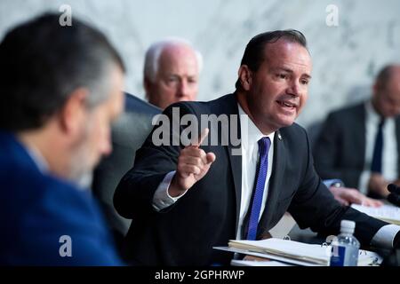 Usa. September 2021. Von links: Senator der Vereinigten Staaten Ted Cruz (Republikaner von Texas), US-Senator John Cornyn (Republikaner von Texas), Und US-Senator Mike Lee (Republikaner von Utah) nehmen am Mittwoch, dem 29. September 2021, an der Anhörung des Justizausschusses des Senats mit dem Titel „Texas's verfassungswidrig Abtreibungsverbot und die Rolle des Shadow Docket“ im Hart Senate Office Building in Washington, DC Teil. Quelle: Tom Williams/Pool Via Cnp/Media Punch/Alamy Live News Stockfoto