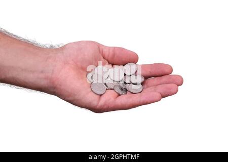 Eine Handvoll Metallmünzen in der Hand des Mannes. Stockfoto