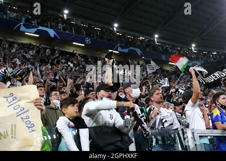 Juventus-Fans während des UEFA Champions League-, Gruppe-H-Spiels im Allianz-Stadion in Turin. Bilddatum: Mittwoch, 29. September 2021. Stockfoto