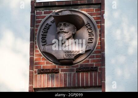 DEUTSCHLAND, Hamburg, deutsche Kolonialgeschichte, ehemalige Nazi-Lettow-Vorbeck-Kaserne in Jenfeld, 1936-38 während Hitlerzeit erbaut, später von der Bundeswehr bis 1999 genutzt, Büste von Lothar von Trotha, Kommandeur der deutschen Kolonialtruppen im Südwesten Afrikas, heute Namibia, Er war für den Völkermord an den Herero- und Nama-Menschen verantwortlich Stockfoto