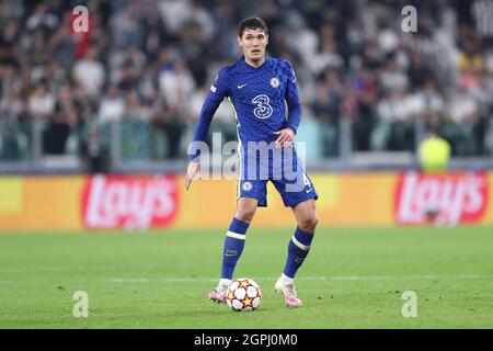 Turin, Italien. September 2021. Andreas Christensen vom FC Chelsea kontrolliert den Ball während des UEFA Champions League Group H-Spiels zwischen Juventus FC und Chelsea FC im Allianz Stadium am 29. September 2021 in Turin, Italien. Quelle: Marco Canoniero/Alamy Live News Stockfoto