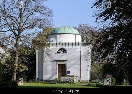 DEUTSCHLAND, Hamburg, deutsche Geschichte, Mausoleum und Grabmal von Heinrich Carl von Schimmelmann 1724-1782 ein reicher Kaufmann und Sklavenhändler / DEUTSCHLAND, Hamburg, Spuren der deutschen Kolonialgeschichte, Grabstätte und Mausoleum von Graf Heinrich Carl von Schimmelmann, reicher Kaufmann und Sklavenhändler 1724-1782 , er besaß u.a. Weitere und Fabriken, Zuckerrohr Plantagen mit 1000 Sklaven in der Karibik und betrieb des atlantischen Dreieckshandels Stockfoto