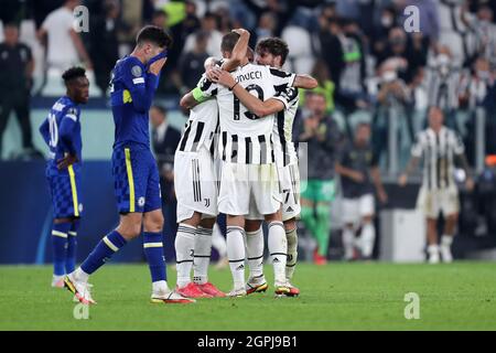 Turin, Italien. September 2021. Die Spieler des FC Juventus feiern, nachdem sie am 29. September 2021 in Turin, Italien, das Spiel der UEFA Champions League Group H zwischen dem FC Juventus und dem FC Chelsea im Allianz Stadium gewonnen haben. Quelle: Marco Canoniero/Alamy Live News Stockfoto