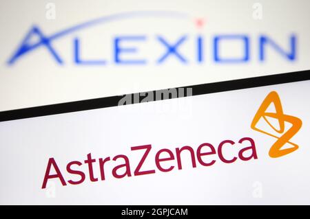 Ukraine. September 2021. In dieser Abbildung ist das AstraZeneca-Logo auf einem Smartphone-Bildschirm mit einem Alexion Pharmaceuticals im Hintergrund zu sehen. Kredit: SOPA Images Limited/Alamy Live Nachrichten Stockfoto