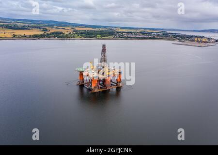 Luftaufnahme der Cromarty Firth, auch bekannt als der 'Ölbohrinsel-Friedhof - auch wenn die Einheimischen nicht einverstanden sind. Stockfoto