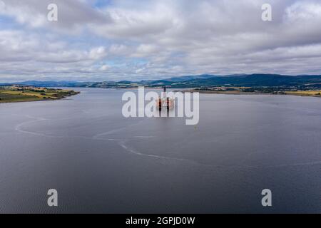 Luftaufnahme der Cromarty Firth, auch bekannt als der 'Ölbohrinsel-Friedhof - auch wenn die Einheimischen nicht einverstanden sind. Stockfoto