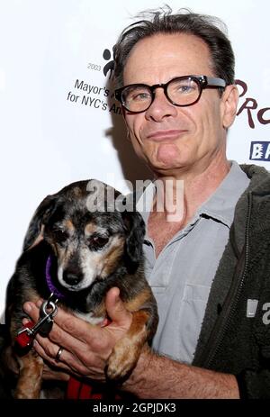 NEW YORK, NY - 30. JULI: Peter Scolari bei der Broadway Barks 18, der jährlichen, mit Stars besetzten Adoptionsveranstaltung für Hunde und Katzen, die am 30. Juli 2016 in der Shubert Alley in New York City stattfand. Quelle: Joseph Marzullo/MediaPunch Stockfoto
