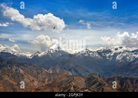 Majestätischer Blick auf die Berglandschaft des Oberen Mustang in Nepal Stockfoto