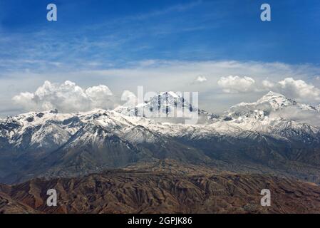 Blick auf die Himalaya-Berge in Nepal am Ende des Annapurna cirkut Trek und auf dem Weg zum Upper Mustang Kingdom Stockfoto