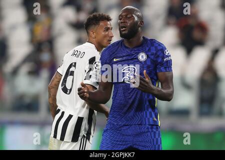 Turin, Italien, 29. September 2021. Danilo von Juventus sieht zu, wie Romelu Lukaku vom FC Chelsea während des UEFA Champions League-Spiels im Allianz Stadium in Turin reagiert. Bildnachweis sollte lauten: Jonathan Moscrop / Sportimage Stockfoto