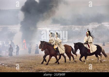 Borissow, Weißrussland - 25. November 2018: Historischer Wiederaufbau die Schlacht von Beresina im napoleonischen Krieg zwischen russischen und französischen Armeen im Jahr 1812. Ende Stockfoto