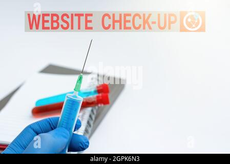 Konzeptionelle Bildunterschrift Website Check Up. Ein Wort, das bei einer Untersuchung einer Website geschrieben wurde, um zu sehen, ob etwas in Ordnung ist, und wichtige medizinische Hinweise zu schreiben Stockfoto
