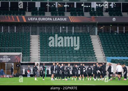 Warschau, Polen. September 2021. Team von Leicester City CF gesehen während der offiziellen Trainingseinheit einen Tag vor dem UEFA Europa League Group Stage-Spiel zwischen Legia Warszawa und Leicester City FC im Marshal Jozef Pilsudski Legia Warsaw Municipal Stadium. Kredit: SOPA Images Limited/Alamy Live Nachrichten Stockfoto