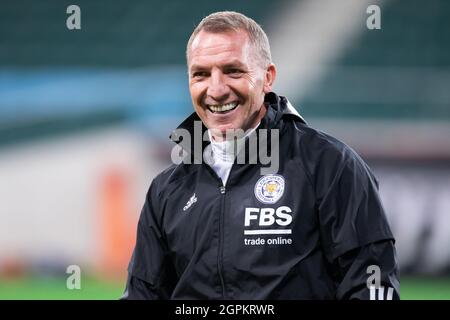 Warschau, Polen. September 2021. Brendan Rodgers Trainer des FC Leicester City lächelt während der offiziellen Trainingseinheit einen Tag vor dem UEFA Europa League Group Stage-Spiel zwischen Legia Warszawa und dem FC Leicester City im Marschall Jozef Pilsudski Legia Warsaw Municipal Stadium. (Foto von Mikolaj Barbanell/SOPA Images/Sipa USA) Quelle: SIPA USA/Alamy Live News Stockfoto