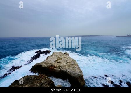 Dramatische Meereslandschaft der Insel Ortygia in Syrakus, Sizilien, Italien. Stockfoto