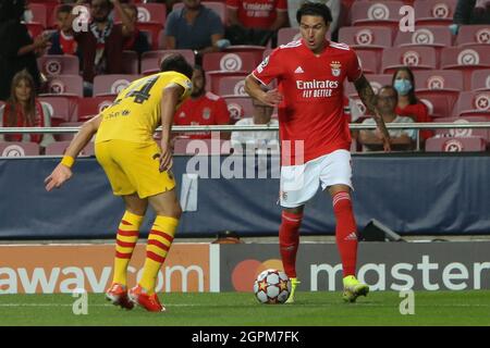 Darwin Núñez von Benfica und Eric García vom FC Barcelone während des UEFA Champions League-, Gruppen-, Gruppen-E-Fußballspiels zwischen SL Benfica und dem FC Barcelona am 29. September 2021 im Stade de Luz, Lissabon, Portugal. Foto von Laurent Lairys/ABACAPRESS.COM Stockfoto