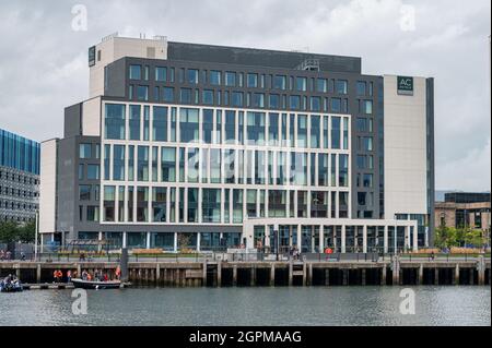 Belfast, N.Ireland - 4. September 2021: Das AC Hotels Marriott Gebäude in Belfast City. Stockfoto