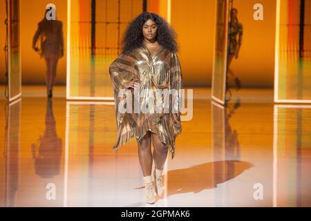 Paris, Frankreich. September 2021. Precious Lee läuft während des Balmain Festivals im Rahmen der Paris Fashion Week Women Spring/Summer 2022 auf der La seine Musicale am 29. September 2021 in Boulogne-Billancourt, Frankreich. Foto von Laurent Zabulon/ABACAPRESS.COM Quelle: Abaca Press/Alamy Live News Stockfoto
