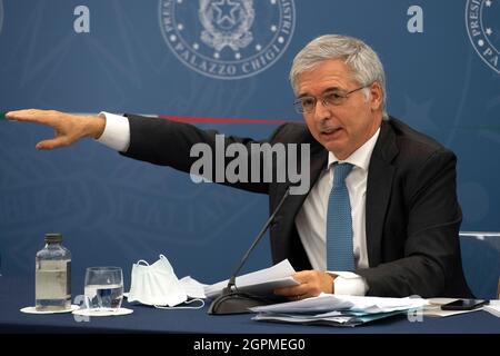 Rom, Italien. September 2021. Wirtschaftsminister Daniele Franco bei der Pressekonferenz nach dem Kabinett des Ministers Rom (Italien), 29. September 2021 Foto Samantha Zucchi Insidefoto Quelle: Insidefoto srl/Alamy Live News Stockfoto