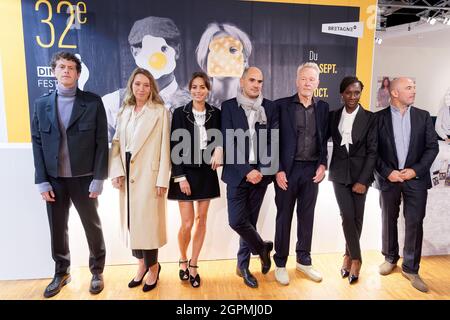 Jurymitglieder (R bis L) Mohamed Hamidi, Eye Haidara, Paul Webster, Jean des Forets, Berenice Bejo, Laura Smet, Finnegan Oldfield, nimmt am 29. September 2021 am 32. Dinard British Film Festival - Day One in Dinard, Frankreich, Teil. Stockfoto