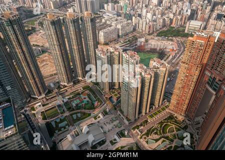 Union Square, West Kowloon vom Level 106 des ICC im Jahr 2009 aus gesehen: (l-r) The Cullinan, Sorrento, The Waterfront, The Arch Stockfoto