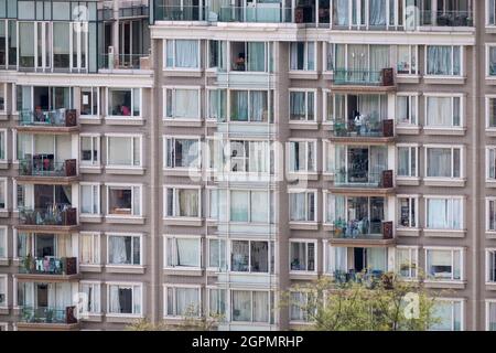 Teleaufnahme eines Wohnblocks in Beacon Hill, Kowloon, Hongkong, im Jahr 2009 Stockfoto