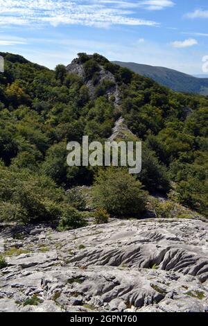 Lapiaz im Karstmassiv von Itxina. Gorbea Naturpark. Baskenland. Spanien Stockfoto