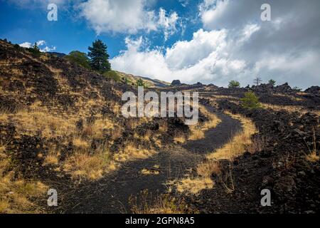 Naturlehrpfad auf dem Ätna. Sizilien Stockfoto