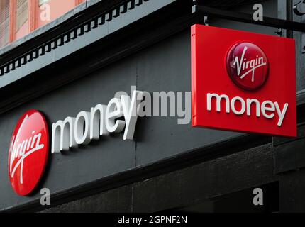 Aktenfoto vom 19/11/2012 einer Zweigstelle von Virgin Money. Virgin Money hat angekündigt, 31 Geschäfte mit dem Verlust von rund 112 Arbeitsplätzen zu schließen. Die Chefs sagten, dass der Schritt kommt, da mehr Kunden während der Pandemie zum Online-Banking wechselten. Ausgabedatum: Donnerstag, 30. September 2021. Stockfoto