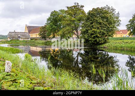 Festival in Glamping-Zelten auf Schloss Brahetrolleborg, Skov und Landbrug in der Nähe von Faaborg-Midtfyn, Dänemark. Das Publikum wurde von drei großen dänischen Unternehmen eingeladen. Die Öffentlichkeit hatte im September 2021 keinen Zugang zu den drei geschlossenen Veranstaltungen. Stockfoto