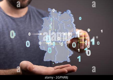 Nahaufnahme eines 3d-gerenderten Hologramms einer Karte von Deutschland in Menschenhand Stockfoto