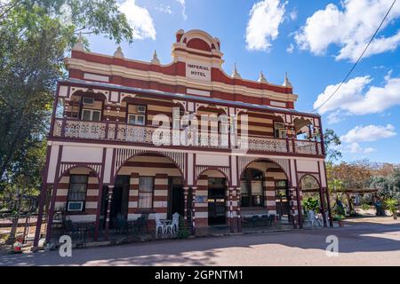 Außenansicht des Imperial Hotel, Ravenswood, North Queensland, Australien Stockfoto