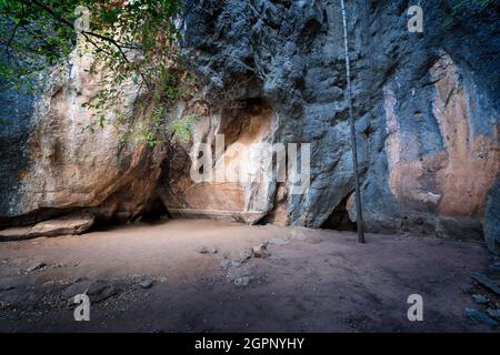 Promenade an der Wullumba Art Site, Chillagoe-Mungana Caves National Park, North Queensland, Australien Stockfoto