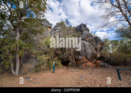 Cavern at the Archways, ein halboffenes Höhlensystem im Chillagoe-Mungana Caves National Park, North Queensland, Australien Stockfoto