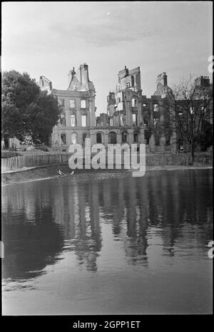 Bombenschaden, der Halbmond, Plymouth, Devon, 2. Weltkrieg, 1942.. Ein Blick aus dem Osten, der Bombenschäden am 15. Halbmond zeigt. Stockfoto