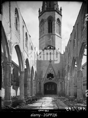 Christ Church, New Union Street, Coventry, 1941. Ein Blick nach Osten entlang des Kirchenschiffs der Christuskirche, der die Folgen eines Bombenschadens zeigt. Während des Zweiten Weltkriegs wurde das Stadtzentrum von Coventry durch Luftangriffe verwüstet. Der Leib der Christuskirche wurde durch einen Bombenangriff am 10. April 1941 schwer beschädigt. Heute überlebt nur noch der Kirchturm. Stockfoto