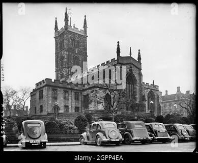 St. Peter's Collegiate Church, lich Gates, Wolverhampton, Frühjahr 1942. St. Peter's Church aus dem Nordwesten. Stockfoto