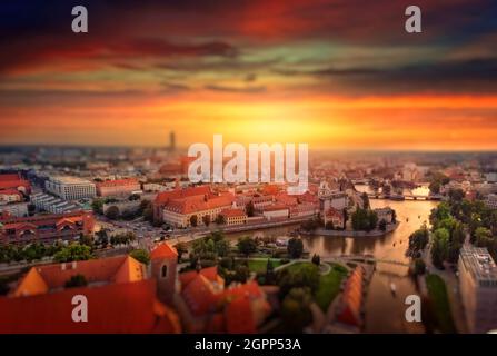 Wunderschöner Sonnenuntergang über Wrocław in Polen Stockfoto