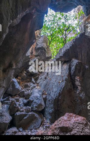 Cavern at the Archways, ein halboffenes Höhlensystem im Chillagoe-Mungana Caves National Park, North Queensland, Australien Stockfoto