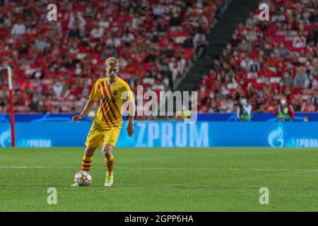 29. September 2021. Lissabon, Portugal. Barcelonas Mittelfeldspieler aus den Niederlanden Frenkie de Jong (21) in Aktion während des Spiels der 2. Runde der Gruppe E für die UEFA Champions League, Benfica gegen Barcelona Credit: Alexandre de Sousa/Alamy Live News Stockfoto