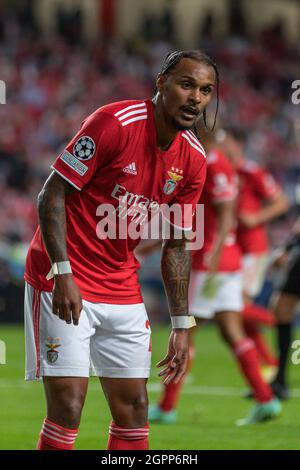 29. September 2021. Lissabon, Portugal. Benficas Verteidiger aus Österreich Valentino Lazaro (22) in Aktion während des Spiels der 2. Runde der Gruppe E für die UEFA Champions League, Benfica gegen Barcelona Credit: Alexandre de Sousa/Alamy Live News Stockfoto