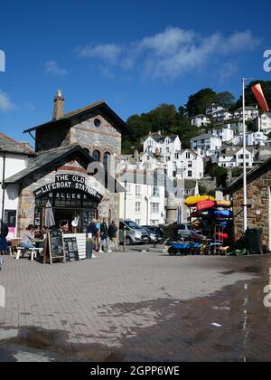 Die Old Lifeboat Station Gallery und der Wachturm. Looe, Cornwall, Großbritannien Stockfoto