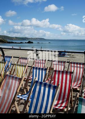 East Looe Beach in der frühen Herbstsonne. Looe, Cornwall, Großbritannien Stockfoto