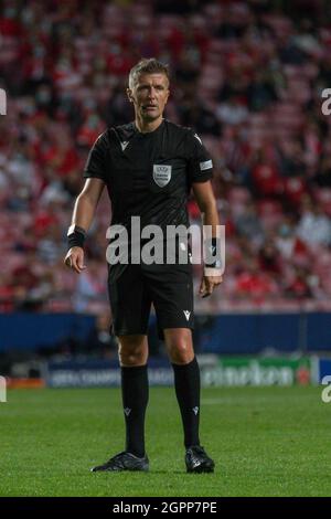 29. September 2021. Lissabon, Portugal. Schiedsrichter aus Italien Daniele Orsato während des Spiels der 2. Runde der Gruppe E für die UEFA Champions League, Benfica gegen Barcelona Credit: Alexandre de Sousa/Alamy Live News Stockfoto