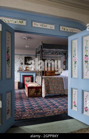 Viktorianische Paneele mit Blick auf das Schlafzimmer in Benedict's B&B, St. Leonards-on-Sea Stockfoto