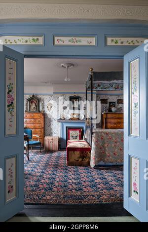 Viktorianische Paneele mit Blick auf das Schlafzimmer in Benedict's B&B, St. Leonards-on-Sea Stockfoto