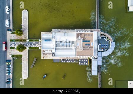 Portugal, Lissabon, Blick von oben auf das Restaurant im Belem Dock Stockfoto